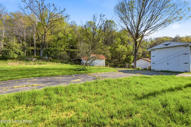 8001 Rock Hill Rd, Prospect, KY 40059