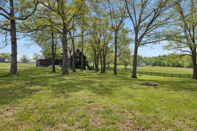 8838 Byrums Chapel Rd, Portland, TN 37148