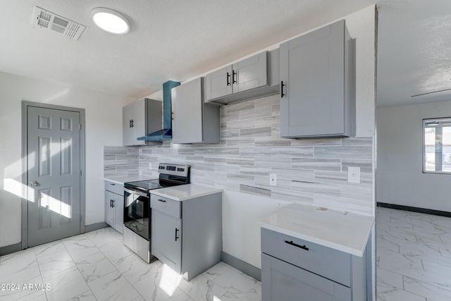 17842 N 43Rd Street, Phoenix, AZ 85032