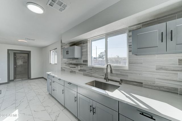 17842 N 43Rd Street, Phoenix, AZ 85032