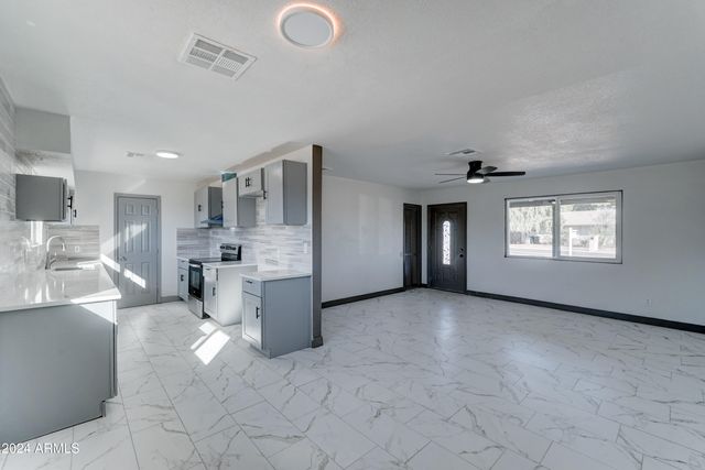 17842 N 43Rd Street, Phoenix, AZ 85032