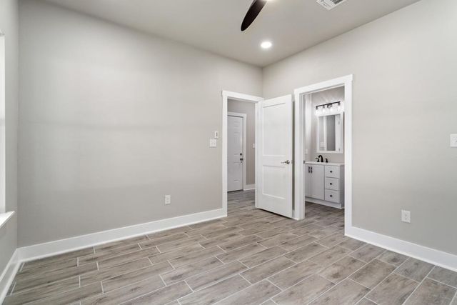 10 Honeysuckle LN, Wimberley, TX 78676