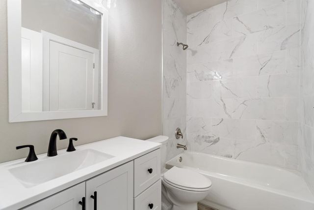 10 Honeysuckle LN, Wimberley, TX 78676