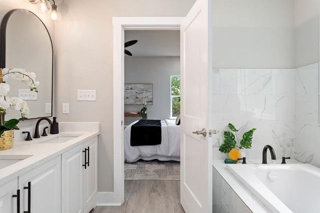 10 Honeysuckle LN, Wimberley, TX 78676