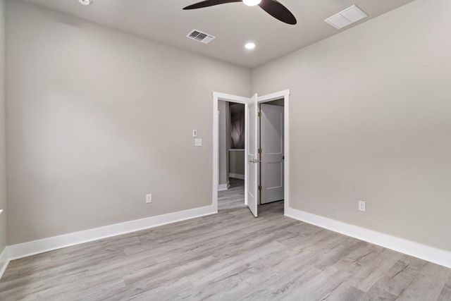 10 Honeysuckle LN, Wimberley, TX 78676