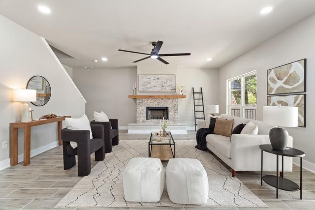 10 Honeysuckle LN, Wimberley, TX 78676