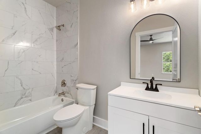 10 Honeysuckle LN, Wimberley, TX 78676