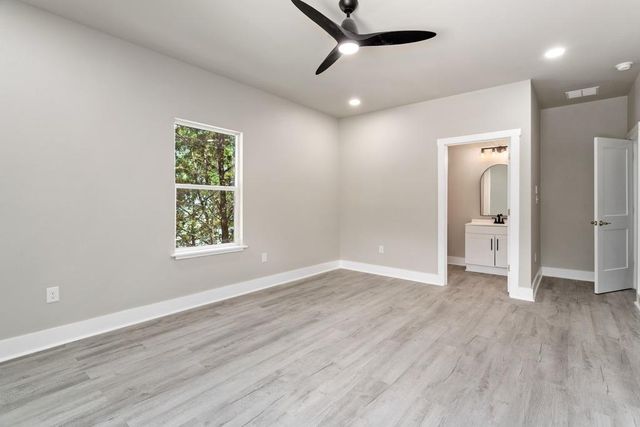 10 Honeysuckle LN, Wimberley, TX 78676