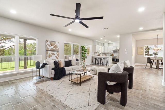 10 Honeysuckle LN, Wimberley, TX 78676