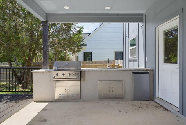 10 Honeysuckle LN, Wimberley, TX 78676