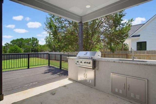 10 Honeysuckle LN, Wimberley, TX 78676