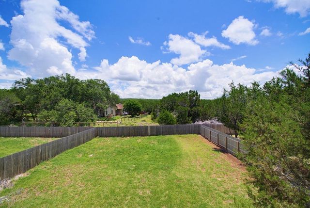 10 Honeysuckle LN, Wimberley, TX 78676