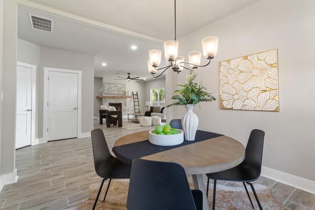 10 Honeysuckle LN, Wimberley, TX 78676