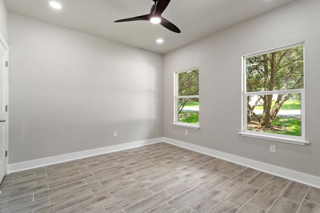 10 Honeysuckle LN, Wimberley, TX 78676