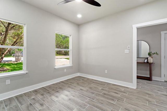 10 Honeysuckle LN, Wimberley, TX 78676