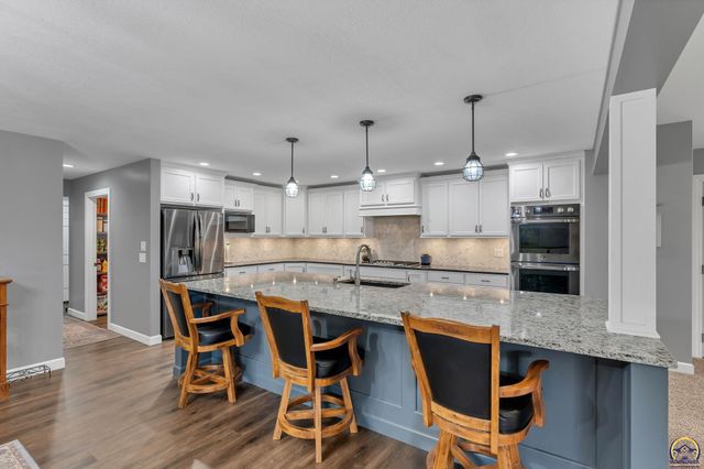 8244 SW Indian Hills RD, Auburn, KS 66402