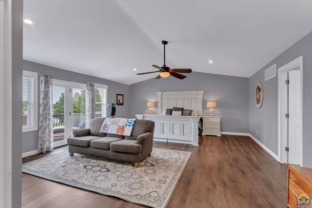 8244 SW Indian Hills RD, Auburn, KS 66402