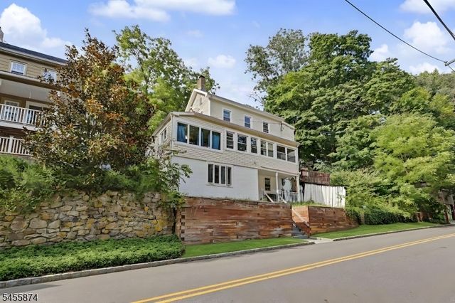 26 Sanatorium Rd, Glen Gardner Boro, NJ 08826