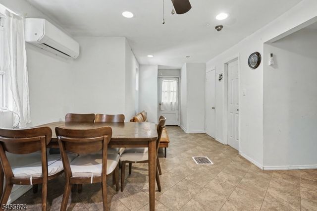 26 Sanatorium Rd, Glen Gardner Boro, NJ 08826