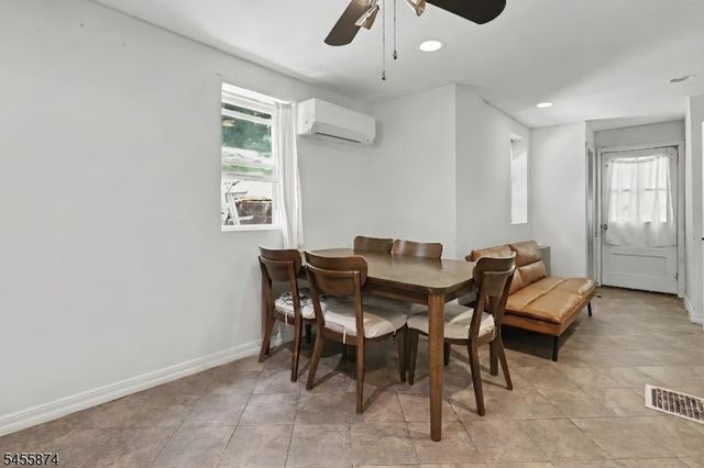 26 Sanatorium Rd, Glen Gardner Boro, NJ 08826