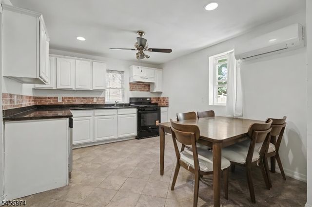 26 Sanatorium Rd, Glen Gardner Boro, NJ 08826