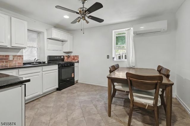 26 Sanatorium Rd, Glen Gardner Boro, NJ 08826