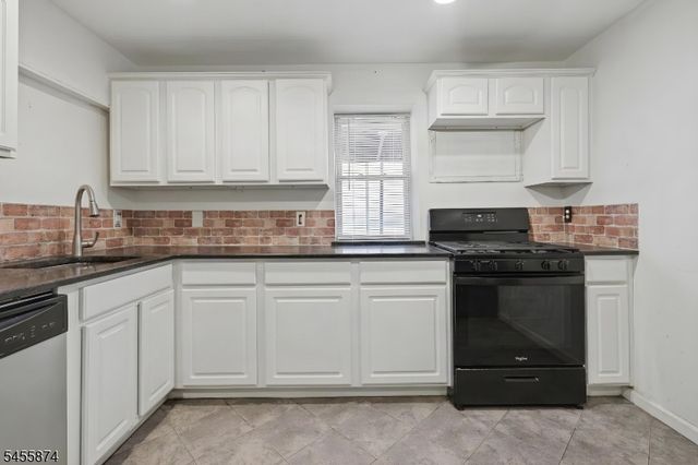 26 Sanatorium Rd, Glen Gardner Boro, NJ 08826