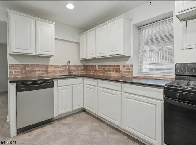 26 Sanatorium Rd, Glen Gardner Boro, NJ 08826