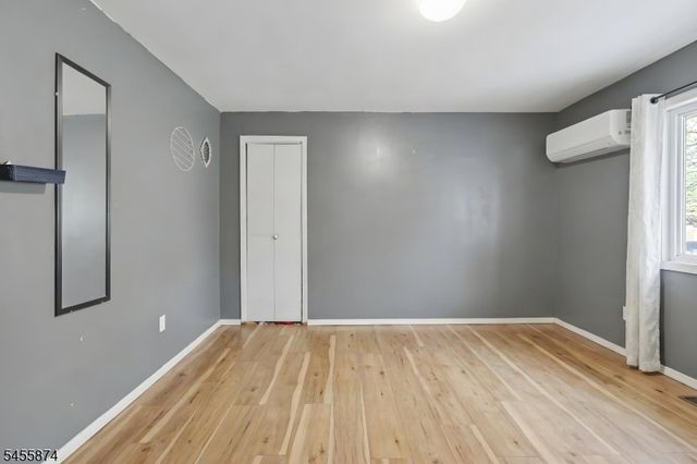 26 Sanatorium Rd, Glen Gardner Boro, NJ 08826