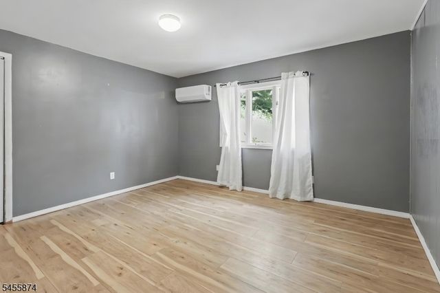 26 Sanatorium Rd, Glen Gardner Boro, NJ 08826