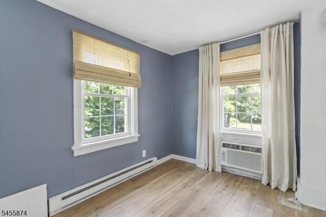 26 Sanatorium Rd, Glen Gardner Boro, NJ 08826