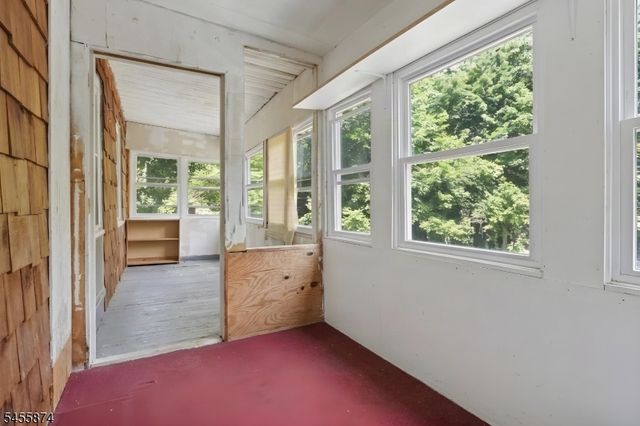 26 Sanatorium Rd, Glen Gardner Boro, NJ 08826