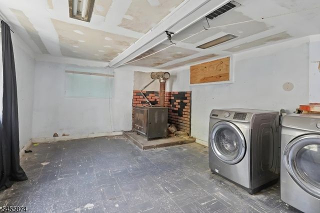 26 Sanatorium Rd, Glen Gardner Boro, NJ 08826