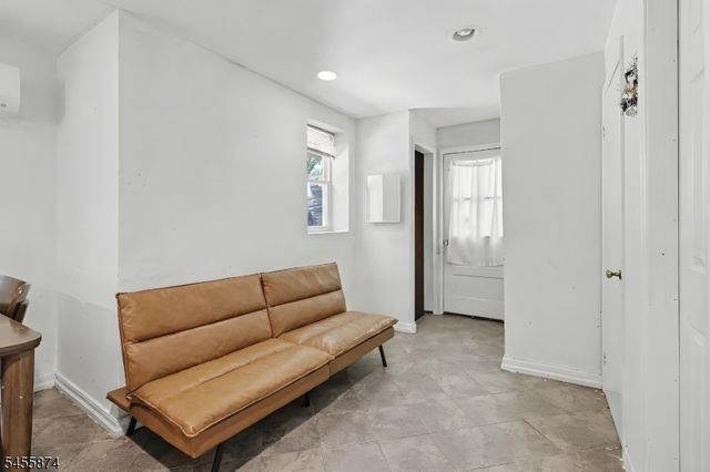 26 Sanatorium Rd, Glen Gardner Boro, NJ 08826