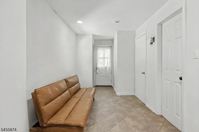 26 Sanatorium Rd, Glen Gardner Boro, NJ 08826