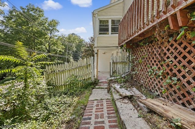 26 Sanatorium Rd, Glen Gardner Boro, NJ 08826