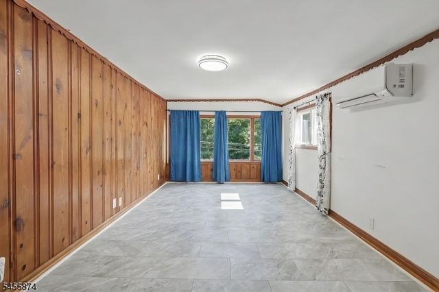 26 Sanatorium Rd, Glen Gardner Boro, NJ 08826