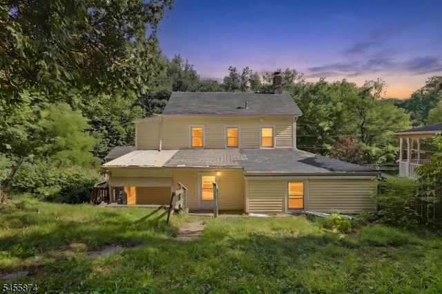 26 Sanatorium Rd, Glen Gardner Boro, NJ 08826
