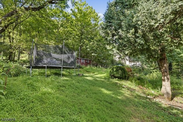 26 Sanatorium Rd, Glen Gardner Boro, NJ 08826
