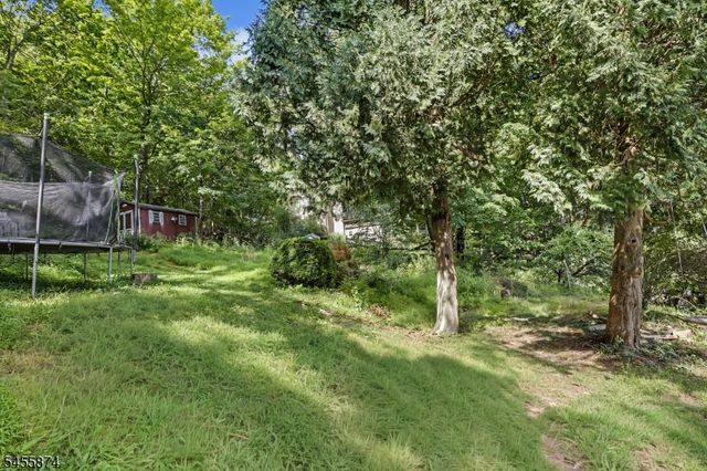 26 Sanatorium Rd, Glen Gardner Boro, NJ 08826