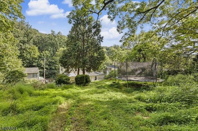 26 Sanatorium Rd, Glen Gardner Boro, NJ 08826