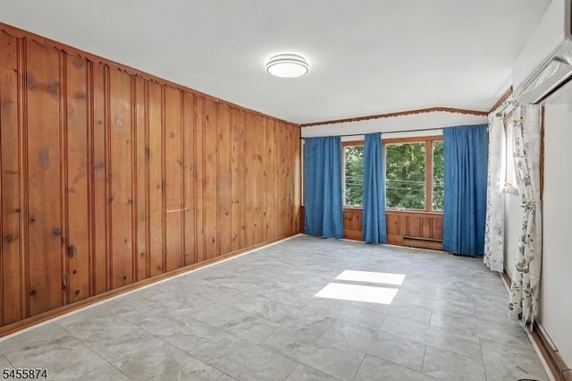 26 Sanatorium Rd, Glen Gardner Boro, NJ 08826