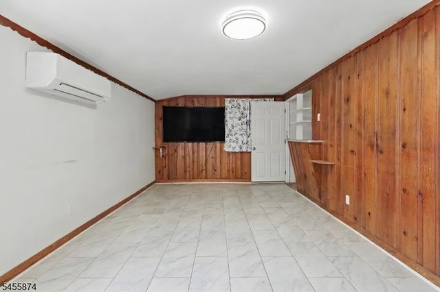 26 Sanatorium Rd, Glen Gardner Boro, NJ 08826