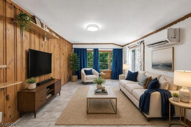 26 Sanatorium Rd, Glen Gardner Boro, NJ 08826