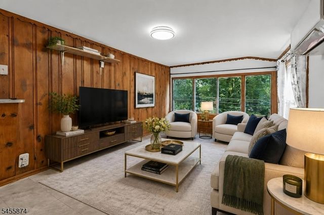 26 Sanatorium Rd, Glen Gardner Boro, NJ 08826