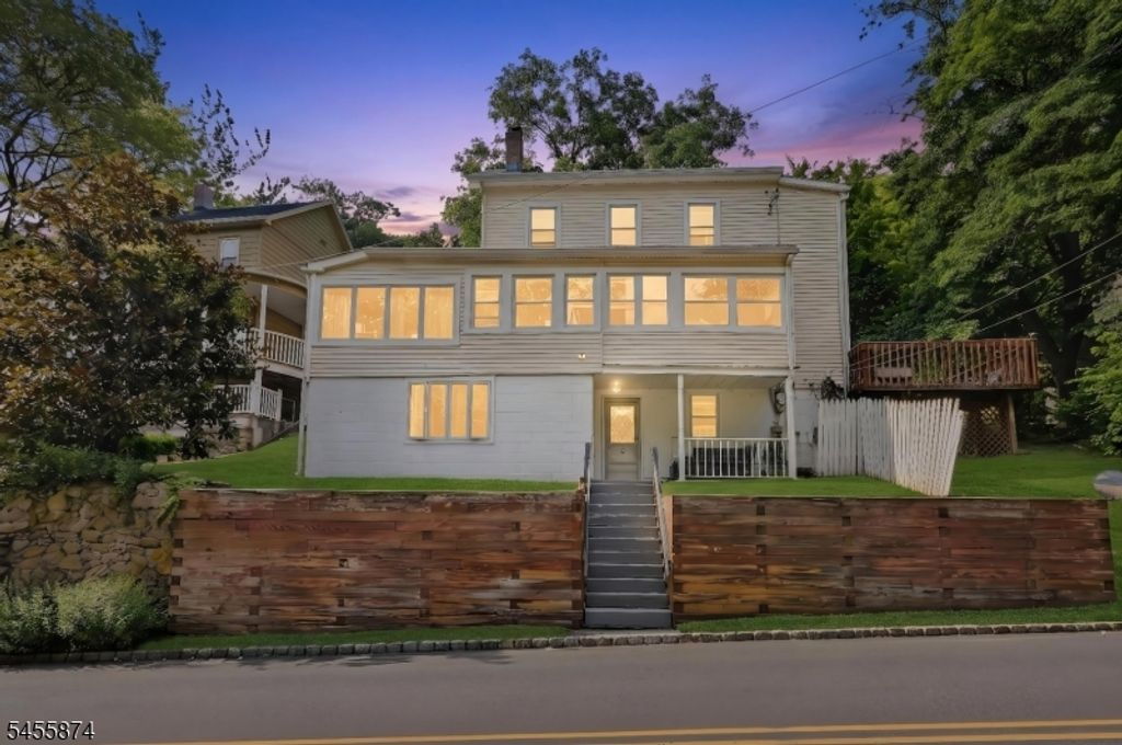 26 Sanatorium Rd, Glen Gardner Boro, NJ 08826