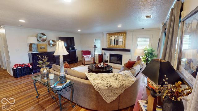 201 Bluffs Circle E, Noblesville, IN 46062