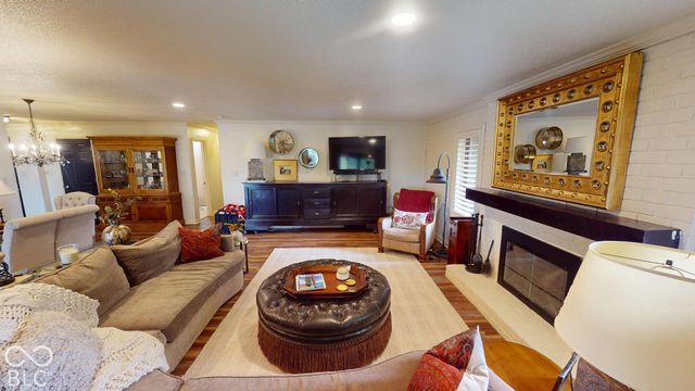 201 Bluffs Circle E, Noblesville, IN 46062