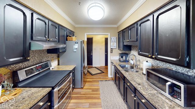 201 Bluffs Circle E, Noblesville, IN 46062