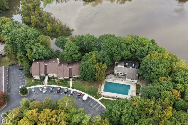 201 Bluffs Circle E, Noblesville, IN 46062